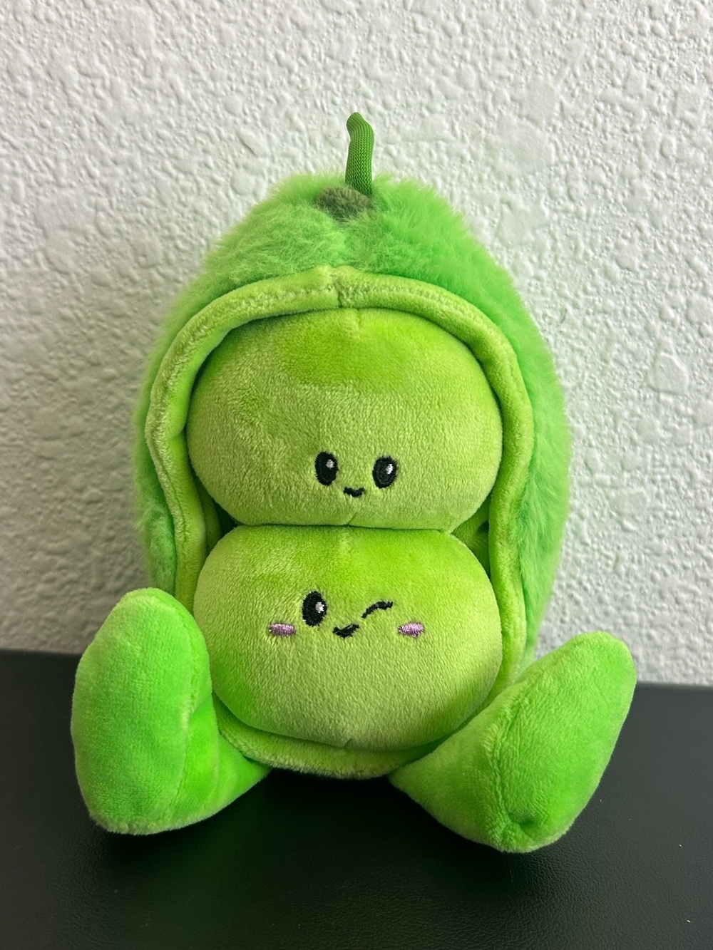 GIGGLESCAPE Green Peas In a Pod Plushie
